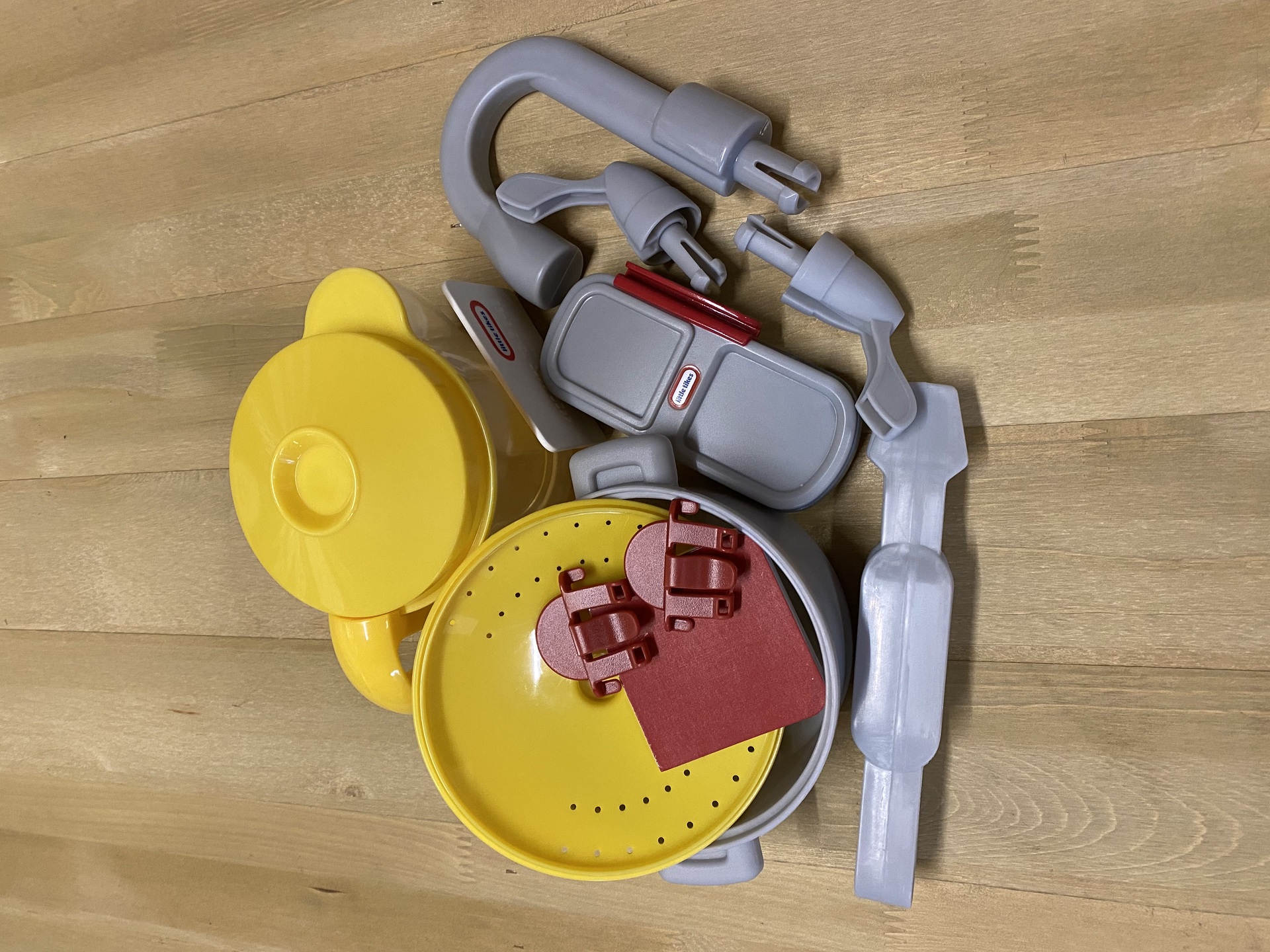 Accessory Pack - Coffee Pot, Pan, Pan Lid, Paper Pad, Card, Card Swiper, Tap, Tap Handles x 2, Tongs and Note Clips x 2 Image