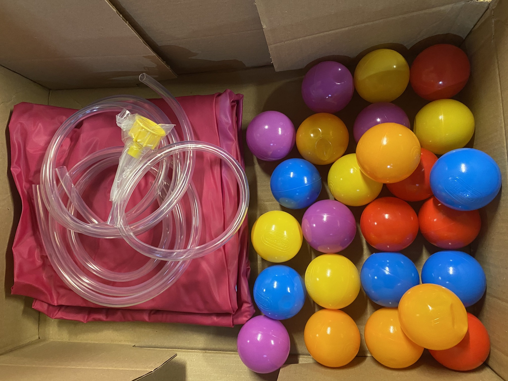 Subpack containing inflatable pool, balls, hose Image